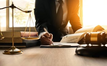 Common Legal Mistakes That Can Cost You Your Business